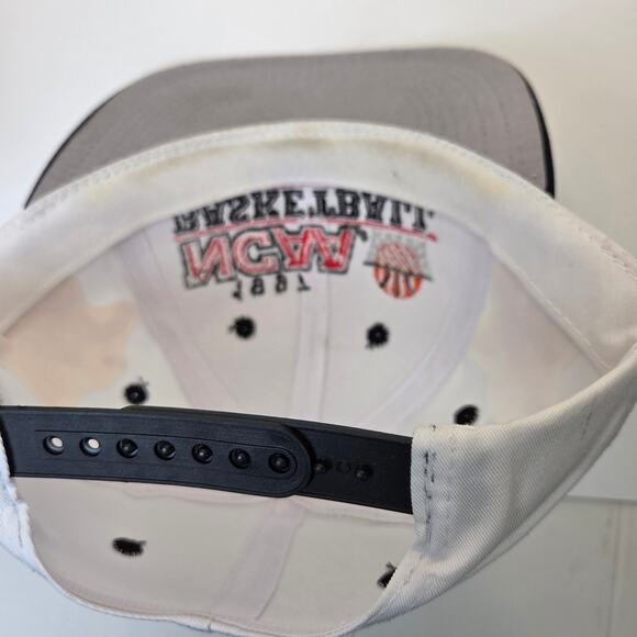 Logo 7 1997 NCAA Basketball Championship Hat OSFA MN Gophers Patches White - Picture 8 of 9